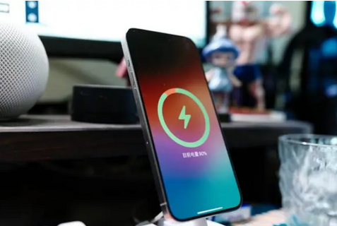 托里苹果15换屏服务分享用什么充电器给iPhone15充电更好 